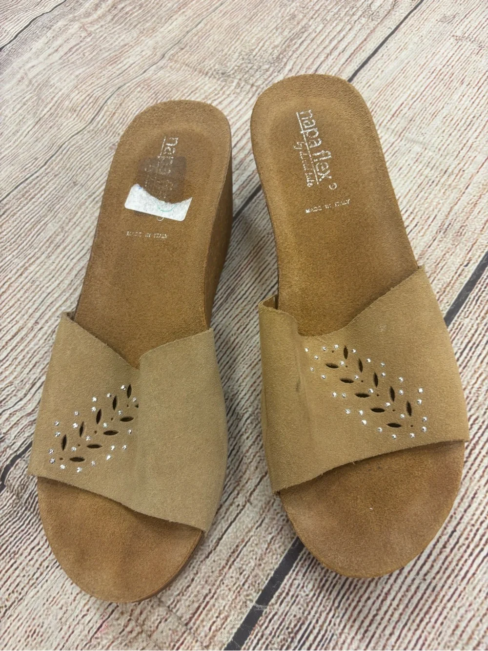 😍 Suede Tan Open-Toe Wedge Slides